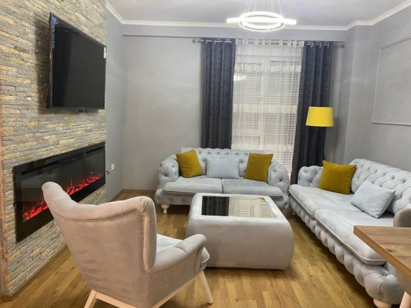 Tirane, jap me qera apartament 2+1+Ballkon, Kati 5, 77 m² 550 € (Siri Kodra)