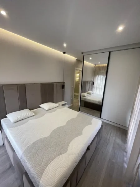 Tirane, jepet me qera apartament 2+1+Ballkon, Kati 4, 94 m² 650 € (Don Bosko)