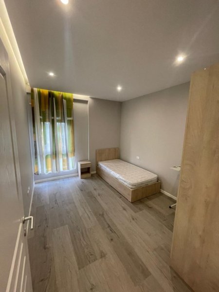 Tirane, jepet me qera apartament 2+1+Ballkon, Kati 4, 94 m² 650 € (Don Bosko)