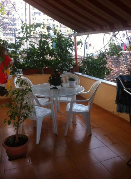 Tirane, jepet me qera apartament duplex 3 Katshe Kati 2, 110 m² 350 Euro (Nikolla Lena)