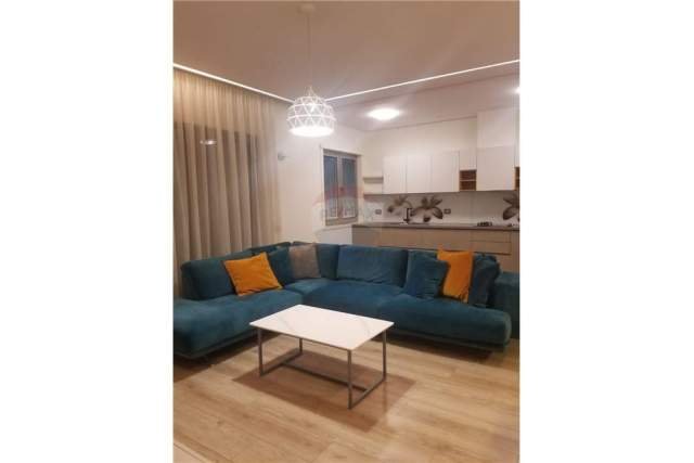 Tirane, jepet me qera apartament 2+1 Kati 5, 121 m² 700 Euro (rruga kavajes)