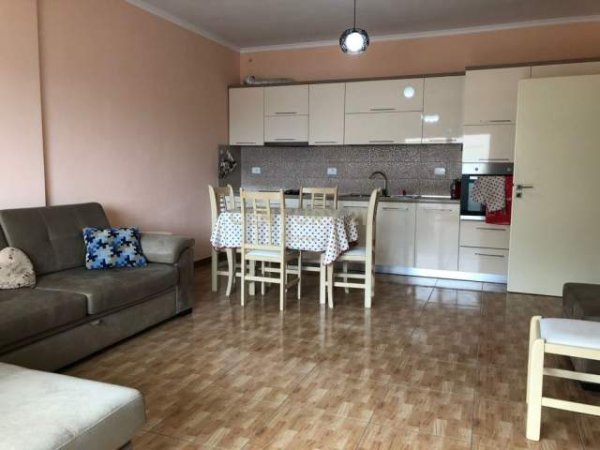 Durres, jepet me qera apartament Kati 7, 60 m² 250 Euro (plazh)