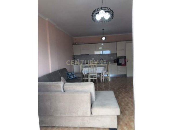 Durres, jepet me qera apartament Kati 7, 60 m² 250 Euro (plazh)