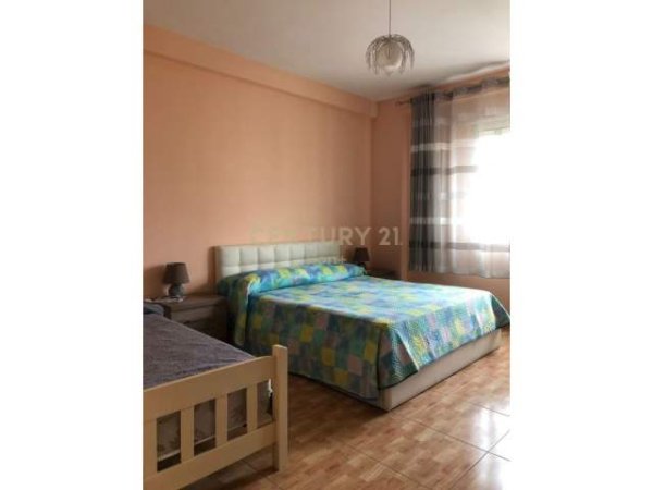 Durres, jepet me qera apartament Kati 7, 60 m² 250 Euro (plazh)
