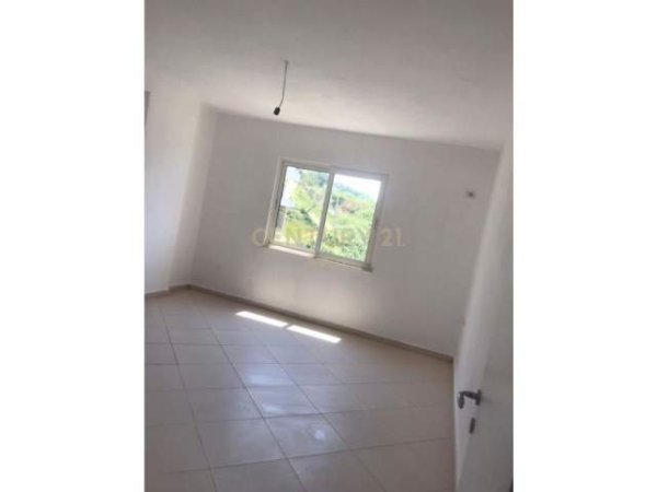 Durres, jepet me qera apartament Kati 5, 63 m² 140 Euro