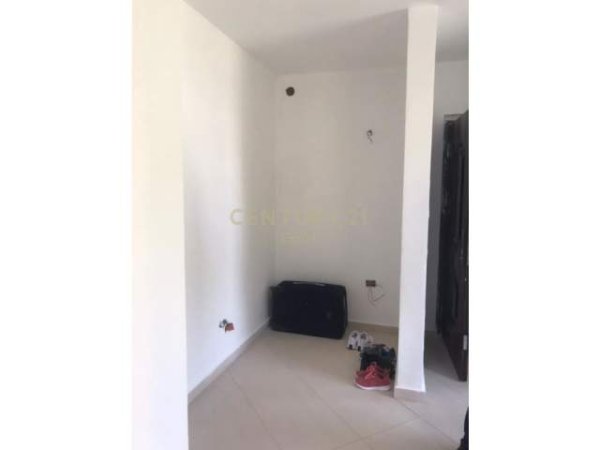 Durres, jepet me qera apartament Kati 5, 63 m² 140 Euro
