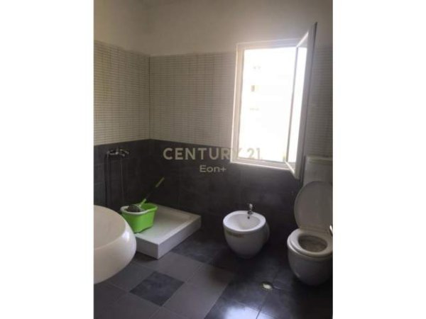 Durres, jepet me qera apartament Kati 5, 63 m² 140 Euro