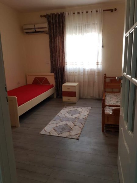 Tirane, jepet me qera apartament 2+1+BLK Kati 4, 85 m² 450 Euro (rr Kongresi i Lushnjes)