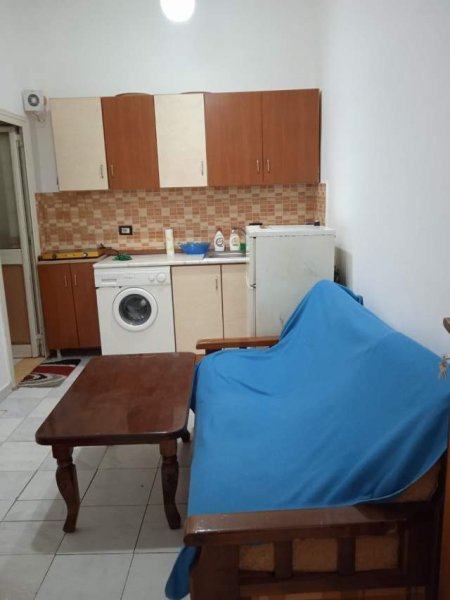 Tirane, jepet me qera apartament 1+1 Kati 1, 32 m² 300 Euro (sulejman delvina)