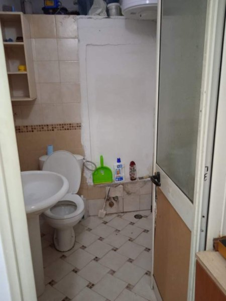 Tirane, jepet me qera apartament 1+1 Kati 1, 32 m² 300 Euro (sulejman delvina)