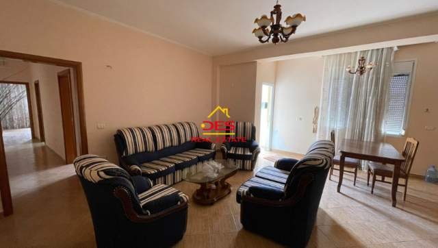 Vlore, shitet apartament Kati 7, 104 m² 110.000 Euro (Rruga Çamëria)