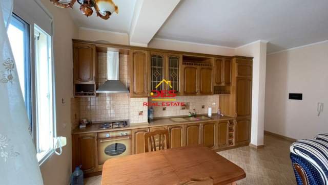 Vlore, shitet apartament Kati 7, 104 m² 110.000 Euro (Rruga Çamëria)