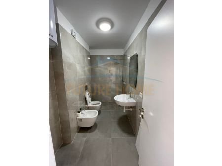 Tirane, jepet me qera apartament 1+1+BLK Kati 3, 65 m² 400 Euro (Oxhaku,Tirane)