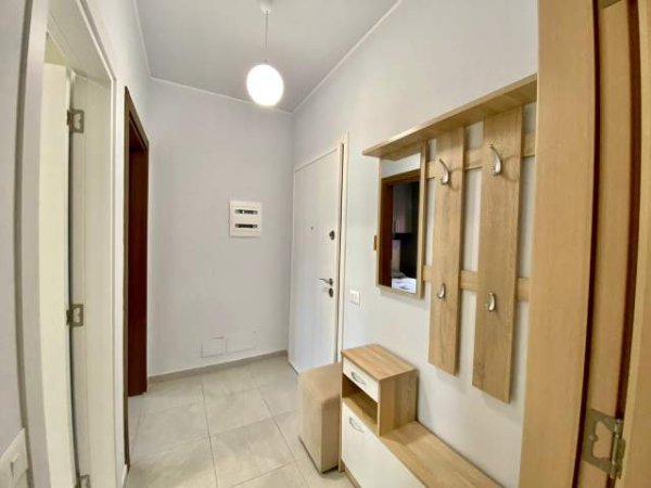 Tirane, jepet me qera apartament 1+1+BLK Kati 6, 61 m² 400 Euro (Farmacia 10)