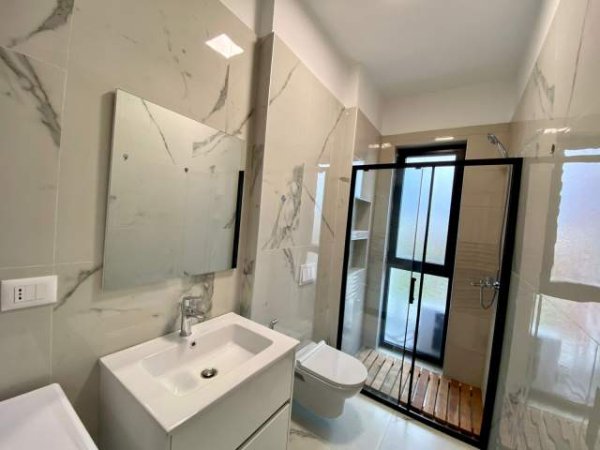 Tirane, jepet me qera apartament 1+1+BLK Kati 6, 61 m² 400 Euro (Farmacia 10)