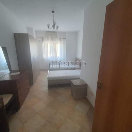 Tirane, jepet me qera apartament 2+1 Kati 3, 130 m² 600 Euro (9 kateshet)