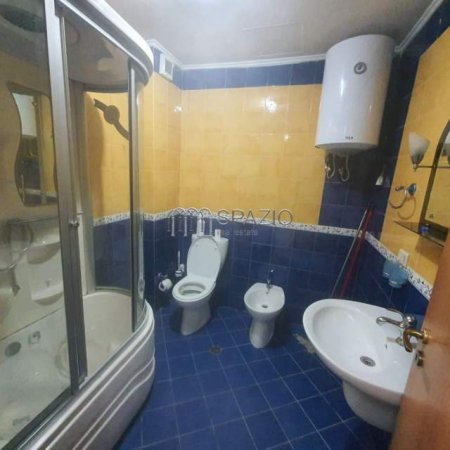 Tirane, jepet me qera apartament 2+1 Kati 3, 130 m² 600 Euro (9 kateshet)