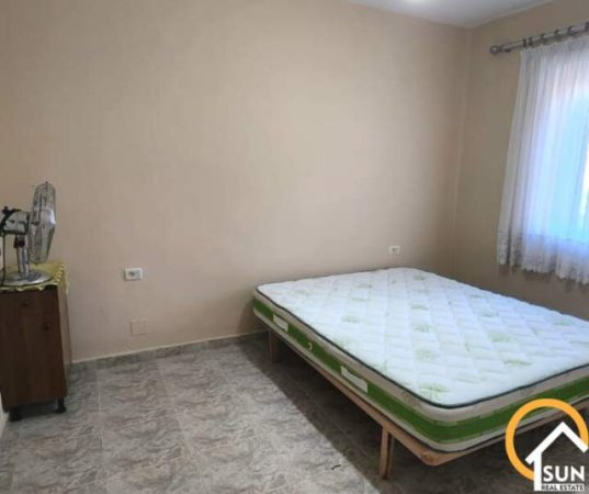 Shkoder, jepet me qera apartament 1+1 Kati 3, 65 m² 18.000 Leke (MBRAPA TEATER MIGJENI)