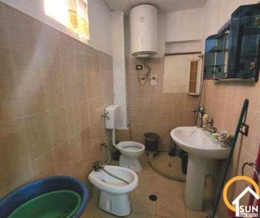Shkoder, jepet me qera apartament 1+1 Kati 3, 65 m² 18.000 Leke (MBRAPA TEATER MIGJENI)