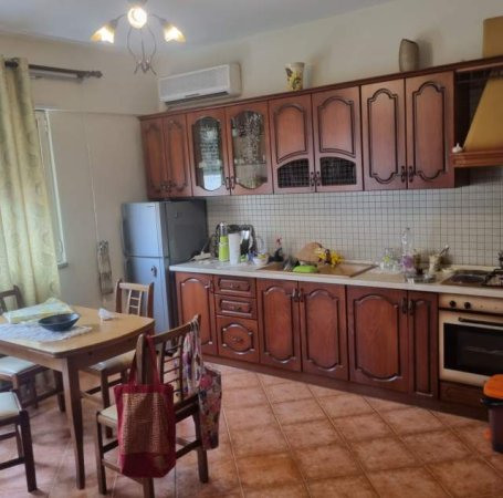 Tirane, jepet me qera apartament 1+1 Kati 4, 71 m² 35.000 Leke (Rruga frang Bardhi)