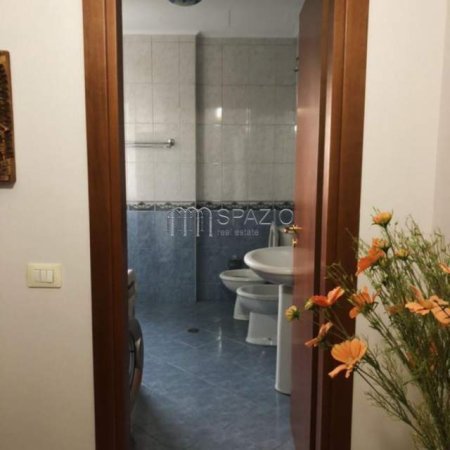 Tirane, jepet me qera apartament 2+1 Kati 1, 113 m² 470 Euro (Don Bosko)