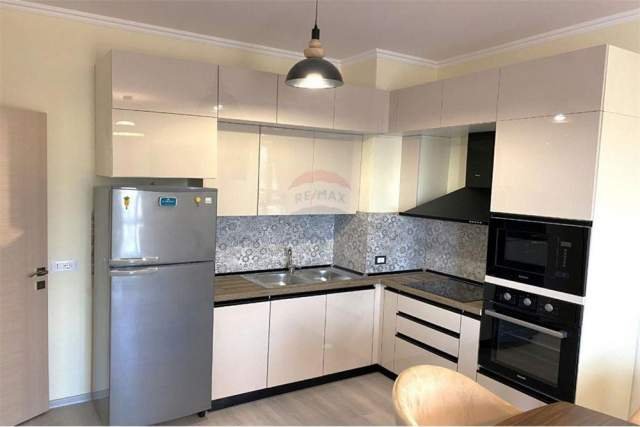 Tirane, jepet me qera apartament 1+1+BLK Kati 6, 61 m² 400 Euro (rruga dibres)