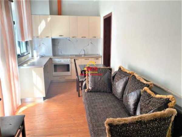 Tirane, jepet me qera apartament 1+1+BLK Kati 2, 60 m² 30.000 Leke (Rruga Shefqet Musaraj)