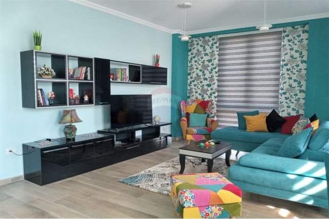 Tirane, jepet me qera apartament 2+1 103 m² 1.500 Euro (STADIUMU QEMAL STAFA)
