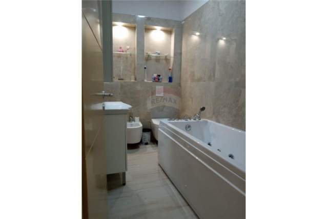 Tirane, jepet me qera apartament 2+1+BLK Kati 3, 104 m² 1.100 Euro (Stadiumi Qemal Stafa)