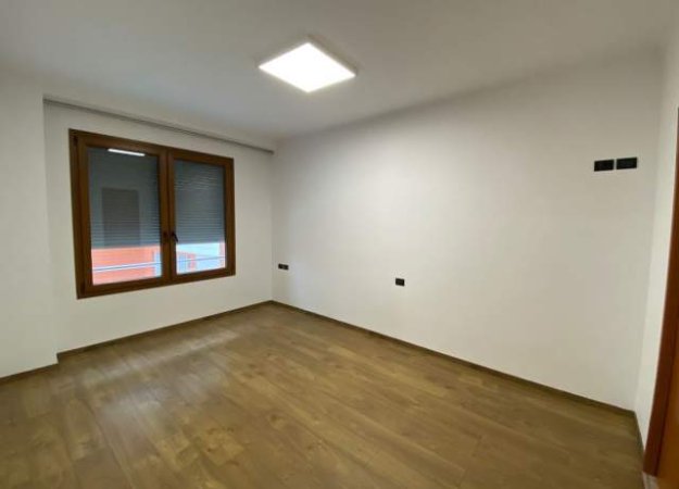 Tirane, jepet me qera apartament 2+1+BLK Kati 12, 98 m² 700 Euro (Rezidenca Delijorgji Park)
