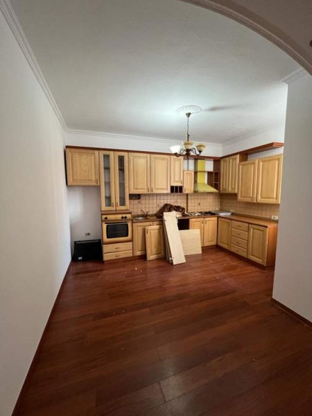 Tirane, shitet apartament 2+1 Kati 3, 125 m² 212.500 Euro (Qender)