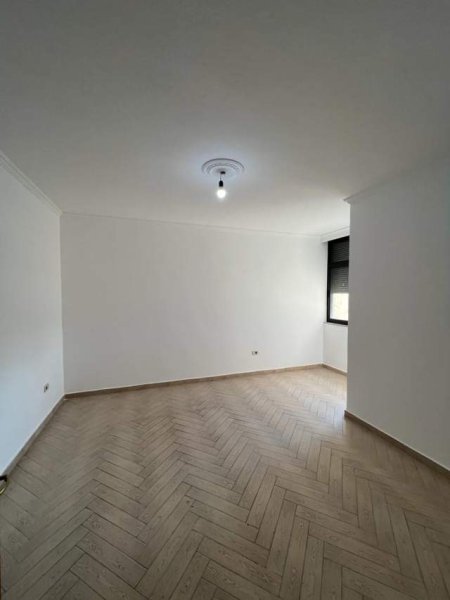 Tirane, shitet apartament 2+1 Kati 3, 125 m² 212.500 Euro (Qender)