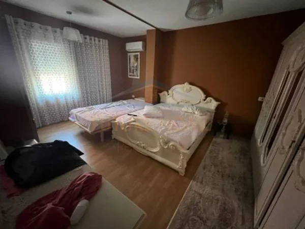 Tirane, jepet me qera shtepi 3 Katshe Kati 0, 402 m² 1.500 Euro (Mezes)