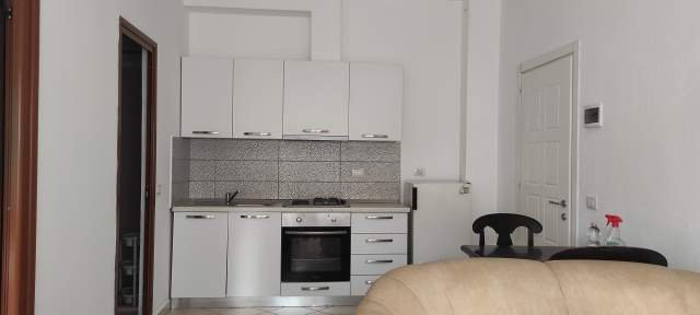 Tirane, jepet me qera apartament 1+1 Kati 1, 45 m² 22.000 Leke (Myslym Keta)