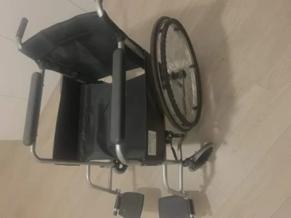 Tirane, shes Karroce per invalide / te moshuar - E RE 12.000 Leke