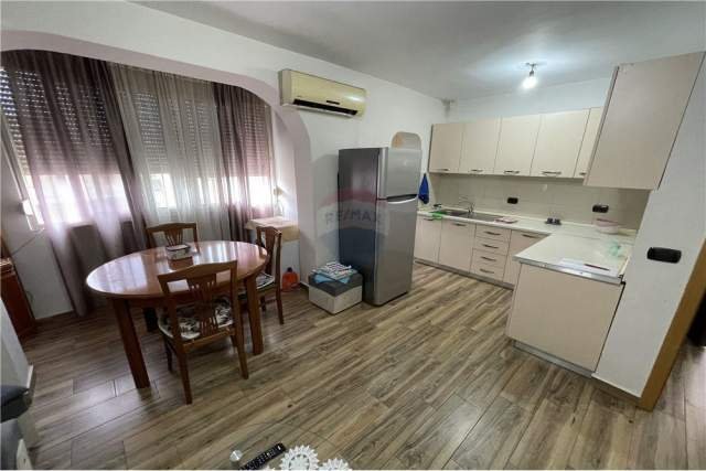 Tirane, jepet me qera apartament 2+1 Kati 5, 80 m² 350 Euro (rruga elbasannit)