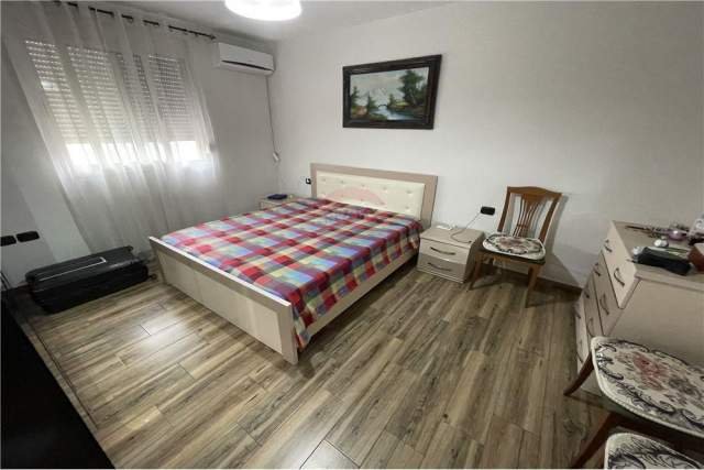 Tirane, jepet me qera apartament 2+1 Kati 5, 80 m² 350 Euro (rruga elbasannit)