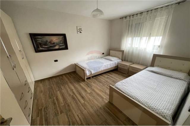 Tirane, jepet me qera apartament 2+1 Kati 5, 80 m² 350 Euro (rruga elbasannit)