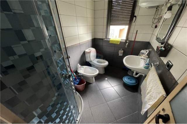 Tirane, jepet me qera apartament 2+1 Kati 5, 80 m² 350 Euro (rruga elbasannit)