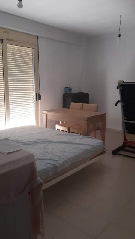 Tirane, jepet me qera apartament 1+1+BLK Kati 3, 47 m² 300 Euro (prane kopshtit zoologjik)