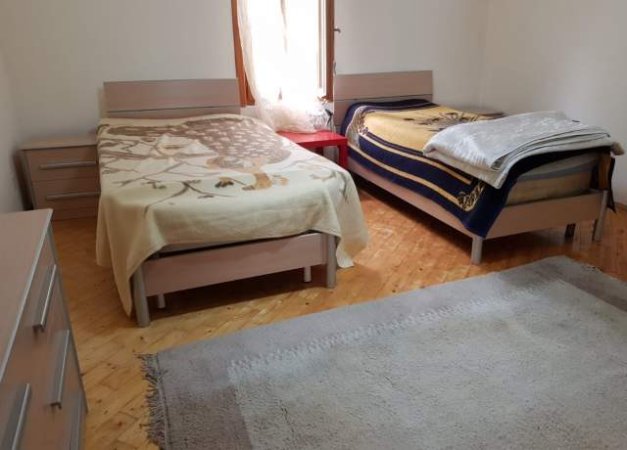 Tirane, jepet me qera shtepi 3+1+A+BLK Kati 2, 140 m² 400 Euro (Todi Shkurti)