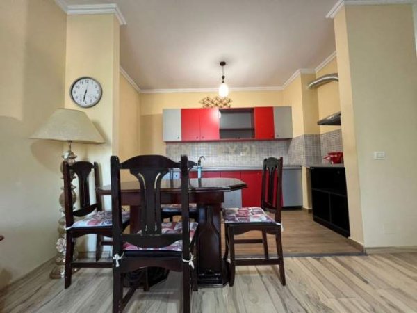 Tirane, jepet me qera apartament 2+1+BLK Kati 5, 98 m² 400 Euro (rruga Ali Demi)