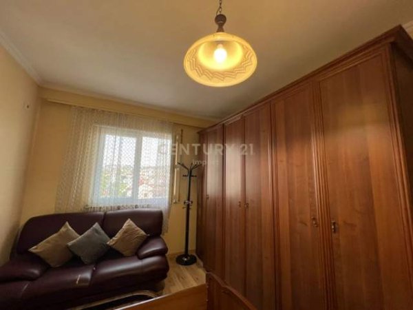 Tirane, jepet me qera apartament 2+1+BLK Kati 5, 98 m² 400 Euro (rruga Ali Demi)