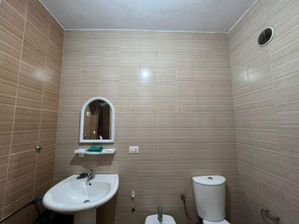 Tirane, jepet me qera apartament 2+1+BLK Kati 5, 98 m² 400 Euro (rruga Ali Demi)