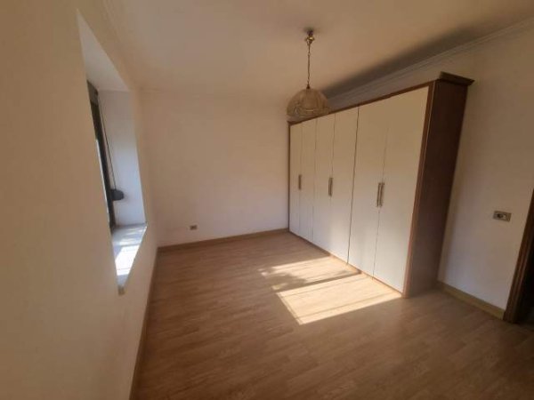 Tirane, jepet me qera ambjent biznesi Kati 1, 62 m² 650 Euro (Bulevardi Zogu I)