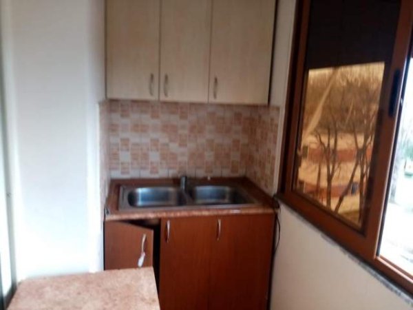 Tirane, jepet me qera apartament 1+1+BLK Kati 5, 60 m² 35.000 Leke (Rruga Imer Ndregjoni)