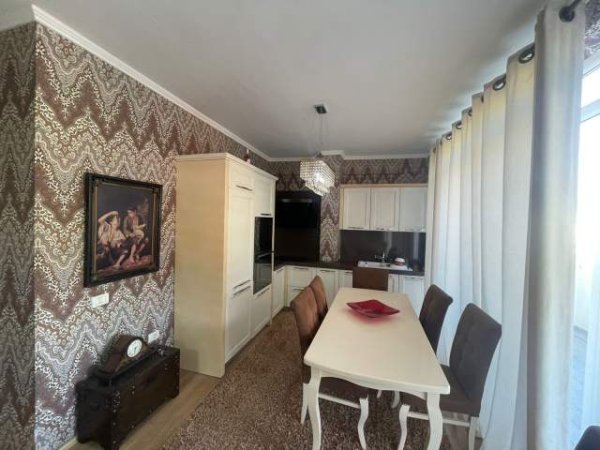 Tirane, jepet me qera apartament duplex 3+1 Kati 4, 164 m² 1.000 Euro (Liqeni i Thatë)