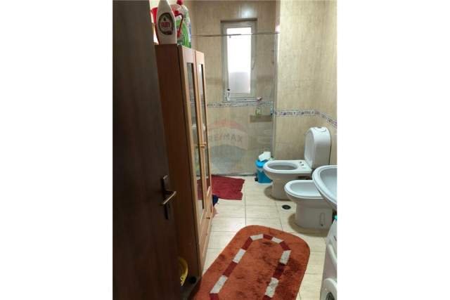 Tirane, jepet me qera apartament 2+1 Kati 5, 121 m² 500 Euro (faik konica)