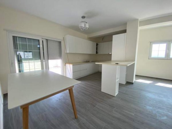 Tirane, jepet me qera Penthouse 2+1+BLK Kati 4, 167 m² 300 Euro (Fresku)