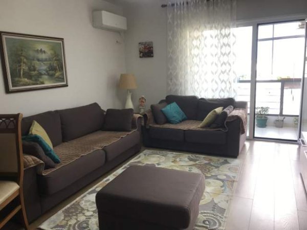 Tirane, Kompleksi Dinamo, jepet me qera apartament 2+1+A+BLK Kati 9, 100 m² 450 Euro